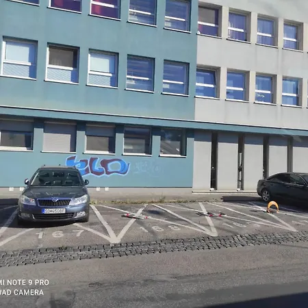1 - Izbovy S Kupelnou 布拉迪斯拉发